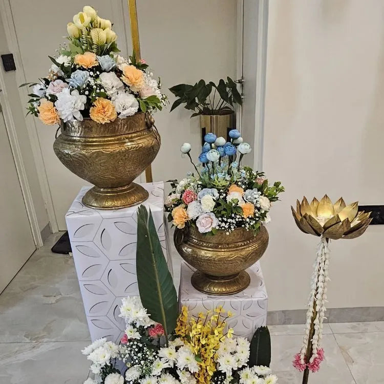 Traditional and Modern Floral Decor