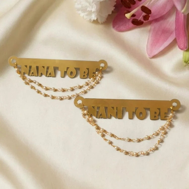 Buy baby shower family role badges online with Nana to Be gold pearl design