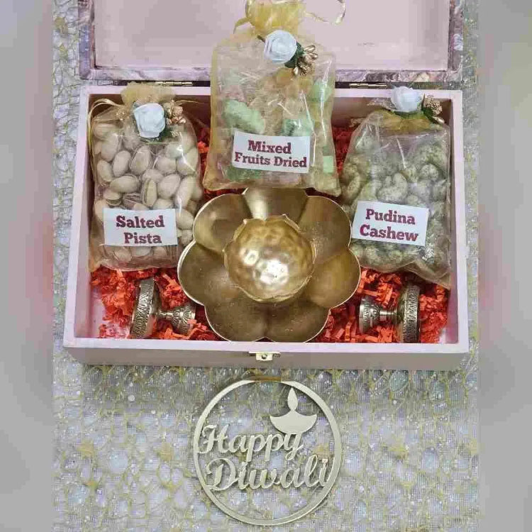 Order Diwali Dry Fruit Hamper with Salted Pista and Pudina Cashews