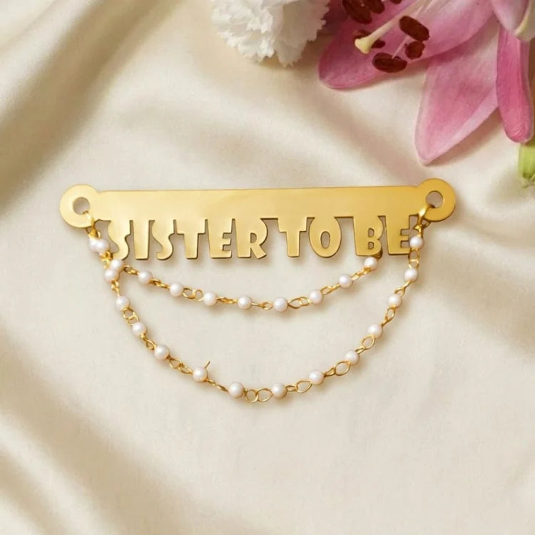 Buy personalized baby shower badge with gold Sister to Be design