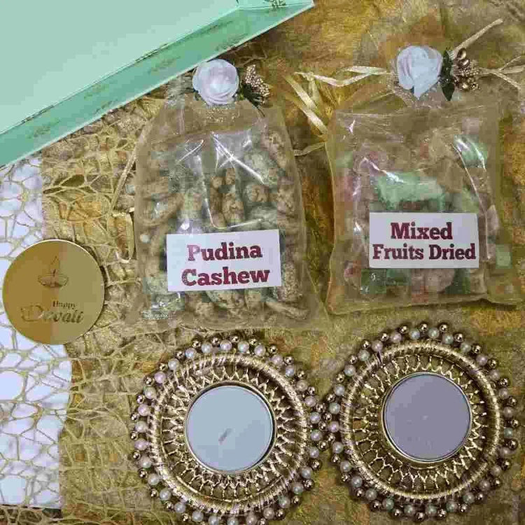 Buy Diwali Gift Hamper with Pudina Cashews and Mixed Dried Fruit