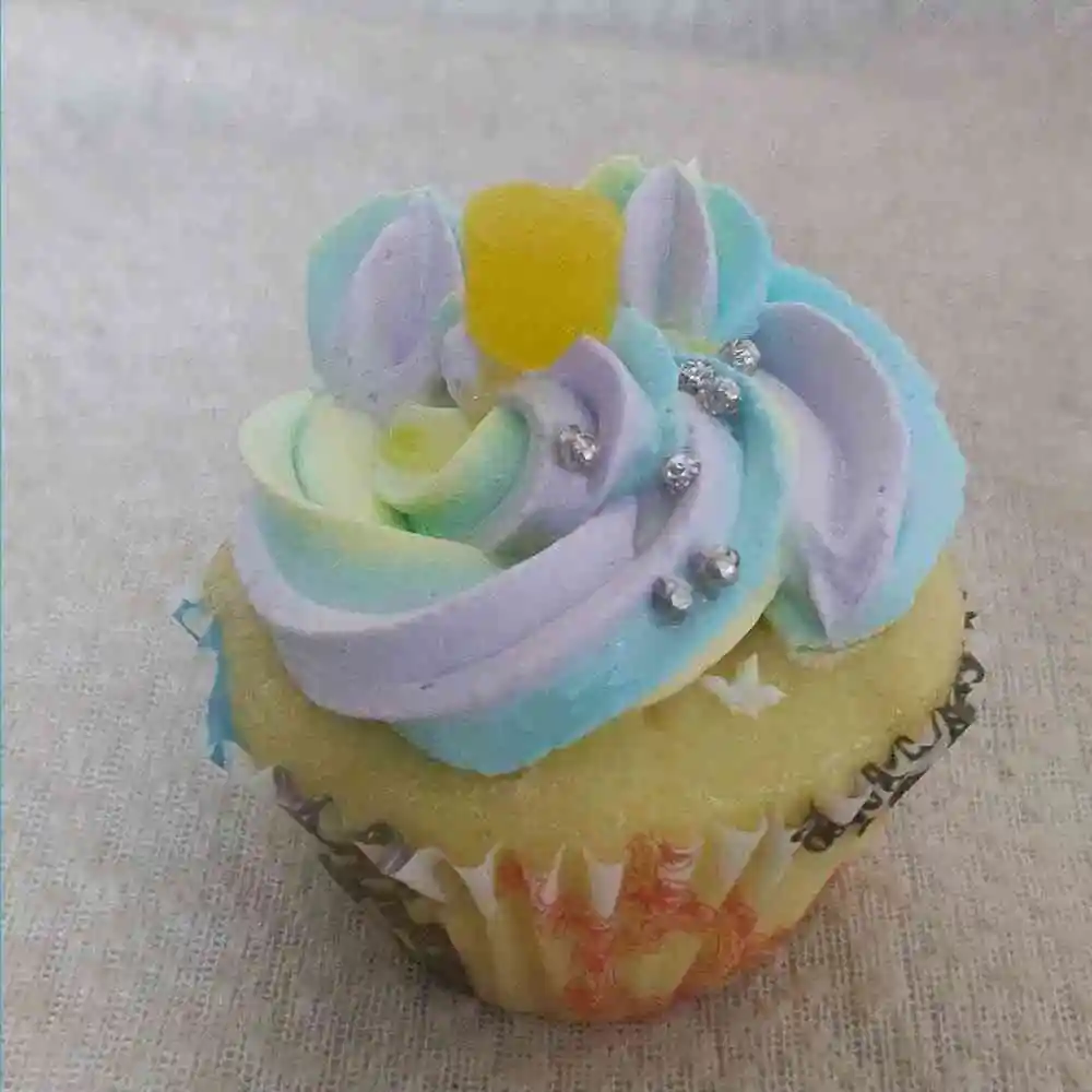 Order Pinata Cake with 6 Mini Cupcakes